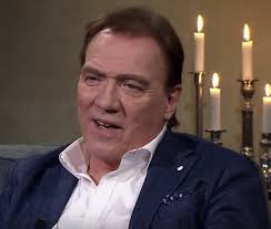 Baby let me be / your lovin' teddy bear / put a chain around my neck / and lead me anywhere / oh let me be / your teddy bear / i don't wanna be a tiger / cause tigers play too Christer Sjogrens Uppgorelse Med Frun Birgitta Efter 50 Ar Tillsammans Vi Har Sagt Att Varje Dag Ska Vi