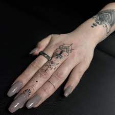 36 Cute And Amazing Finger Tattoo Ideas For Women And Men Hands Tattofit Com Best Tattoo Blog Finger Tattoos Fade Tattoos Finger Tattoo Designs