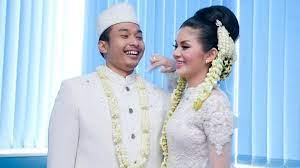 Salah satunya yang dilakukan oleh angel lelga. Penyesalan Intan Rj Sempat Minta Cerai Gegara Suami Terlalu Baik