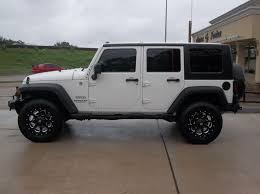 Black And White Wheels For Jeep Wrangler Best White Jeep Wrangler Unlimited With Black Rims White Jeep White Jeep Wrangler Jeep Wrangler Unlimited