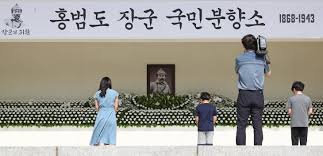 당시 한국인 평균 남성 키가 163cm이었다는 것을 감안하면 지금으로 따지면 2m 이상의 거구나 마찬가지.바로 윗 문장에서 조롱한 소련군 장교의 담력을 확인할 수 있는 부분 Fakq5qvir4x8qm