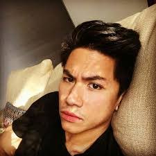 Manakah tidak, putera kepada sultan brunei iaitu sultan hassanal bolkiah ini bukan sahaja kacak bergaya malahan berbadan sasa dan gemar bersukan. Persona Putera Abdul Mateen Anak Kepada Sultan Hassanal Bolkiah Iluminasi