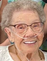 Helen Dussault's Instagram, Twitter & Facebook