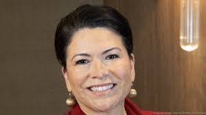 Sandy Nottingham's Instagram, Twitter & Facebook