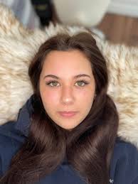 Hi girls I'm a beginner lash tech that really wants to get started, any  tips or recommendations overall ? A good lash bed, stool, lashes etc? Any  Advice is appreciated!