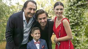 Arka sokaklar dizisinde zeliş karakterini canlandıran yüsra geyik ve ozan güven'in el ele görüntüleri ortaya çıktı. Arka Sokaklar Da Yaprak Dokumu Onur Bay In Ardindan Yusra Geyik De Diziden Ayriliyor Son Dakika Magazin