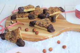 Weiche Softe Und Kernige Nussecken Ummantelt Mit Zartbitterschokolade Einfach Zu Machen Und Ganz Gross I Nussecken Desserts Ohne Backen Kuchen Rezepte Einfach