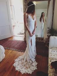 Brautkleider fürs standesamt mit raffinierten detail. Lang Eng Anliegend Spitze Spaghettitrager Brautkleid Mit Schlitz Dresstells Com