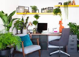 For a pop of color at your desk, you could opt for a terrarium. Seven Houseplants To Revitalise Your Home Office Space Pflanzenfreude