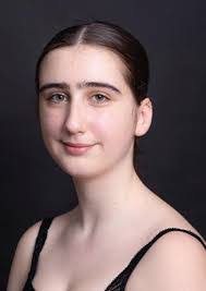 Lisa Kish's Instagram, Twitter & Facebook