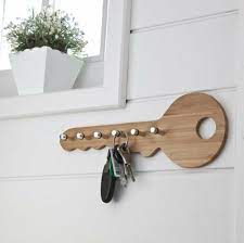 Un porte clé mural aimanté sera très pratique pour accrocher et décrocher vos clés en un seul geste. Diy Idees Uniques Pour Realiser Facilement Un Porte Cles Mural