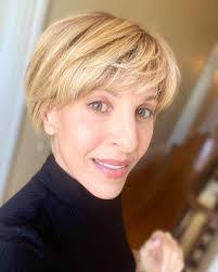 Lisa Flynn's Instagram, Twitter & Facebook