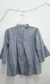Cari produk kemeja denim wanita lainnya di tokopedia. Blouse Wanita Motif Garis Fesyen Wanita Pakaian Wanita Atasan Di Carousell