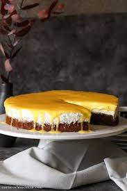 Und manchmal funktioniert es auch, statt butter 1/3 apfelmus zu nehmen. Eierlikortorte Mit Sahne Auf Mandelboden Maria Es Schmeckt Mir