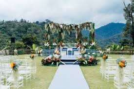 Pasangan mempelai dinikahkan jurunikah majlis agama bentong, ustaz azmi dengan hanya sekali lafaz. Yuna Adam Weddings By Puncak Rimba Bridestory Com