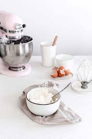 Smbc Creme Au Beurre A La Meringue Suisse Le Glacage Parfait Recette En 2020 Creme Au Beurre Meringue Suisse Meringue