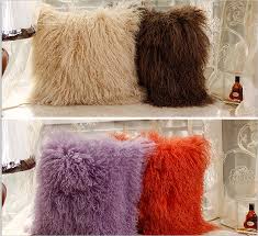 Bulu tebal domba biasa dipakai manusia untuk dijadikan bahan kain wol, yang bisa digunakan untuk membuat pakaian. Warna Dicelup Mongolian Domba Bulu Bantal Dyed Fur Pillow Furpillow Pillow Aliexpress