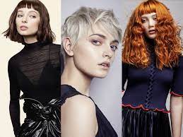 Comme tous les ans et comme toutes les saisons, s'il y a bien une coiffure qui ne prend pas une ride, c'est la tresse. Epingle Sur Coiffure Cheveux Courts Femme