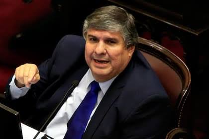 José Mayans se despega de Alberto Fernández y alienta la candidatura de  Cristina Kirchner para 2023 - LA NACION
