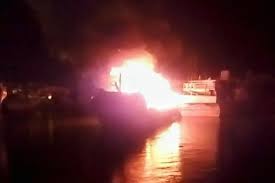 Informasi yang dihimpun, kapal nelayan itu terbakar usai tersambar petir. Tersambar Petir Km Kartika Jaya Terbakar Di Pelabuhan Samudera Cilacap