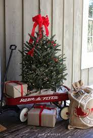 Outdoor Christmas Decorations To Get Your Yard In The Spirit Outside Christmas Decorations Christmas Porch Decor Outdoor Christmas