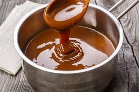 La salsa caramello è una preparazione a base di zucchero molto semplice da realizzare, che sovente togliete dal fuoco la salsa di caramello, mescolate brevemente e lasciate raffreddare. Come Fare Il Caramello Ricetta Classica E Facile Della Salsa