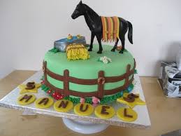 Tuve la gran suerte de ver su carita cuando le entregaron el pastel, ¡qué emoción! Caballo Mecedora De Poliestireno Para Diy O Como Decoracion Para Tartas
