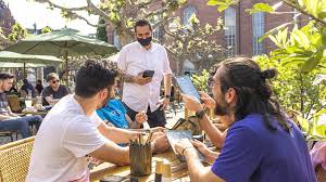 Ein ausbruch in einem altenheim in langwasser hat massgeblich dazu beigetragen. Corona In Hessen Frankfurt Lockert Zum Montag Weiter