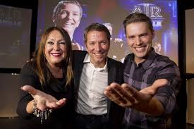 Un air de famille) is a 1996 french comedy film. Un Air De Famille Le Vrai Monde La Presse