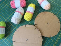 Comment Fabriquer Des Bracelets En Fil De Coton Facilement Avec Carton Faire Des Bracelets De Fil Bracelet En Laine Bracelet Bresilien Facile