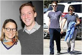 Jodie foster first attended the cannes film festival in 1976 at age 13, presenting martin scorsese's taxi driver, which won the palme d'or. Family Of Jodie Foster One Of Hollywood S Darlings