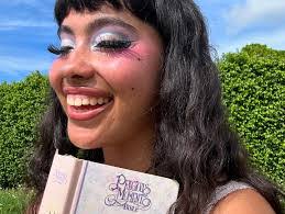 Iris Spector's Instagram, Twitter & Facebook