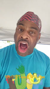 ✨It's definitely going down with the Flavor King 👑‼️ Free piece of grilled  sweet potato cornbread ️with every order ‼️🤪Pull up