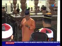 Seramai enam pasukan telah mengambil bahagian. Hari Hol Sultan Johor Berangkat Ziarah Makam Diraja 6 Nov 2016 Youtube