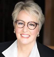 Elizabeth Huling's Instagram, Twitter & Facebook