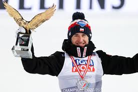 Help us build our profile of kamil stoch! Zum Dritten Mal Kamil Stoch Gewinnt In Bischofshofen Und Ist Vierschanzentournee Sieger Skispringen Com