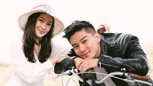 5 Potret Foto Prewedding Boy William Karen Vendela Penuh Romantis Dengan Tema Hitam Putih Tribunnews Com Mobile