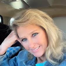 kristincavallari introduces Jimmy to her new workout obsession: moon shoes!  😂