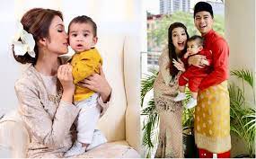 Amar, 35, ketika dihubungi berkata, insiden itu berlaku di rumah mereka ketika isterinya mahu memberi makan kepada anak sulung mereka itu. Meriahnya Amyra Rosli Beraya Dengan 30 Pasang Baju Gempak
