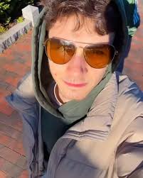 What a dump 🤳🏻🤝🏻🥸🤠