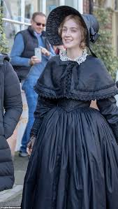 Ammonite is a 2020 romantic drama film written and directed by francis lee. Saoirse Ronan Tipped For Fifth Oscar Nod For Kate Winslet Film Ammonite Readsector
