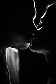 Black And White Kiss Silhouette Pin On Amour