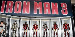 Ereditato patrimonio e ingegno dal padre scomparso in un incidente d'auto, tony (per amici e amichette) conduce e amministra le industr Iron Man 3 Streaming Options