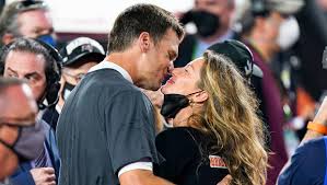 Not that he kisses his kids on the lips. Gisele Bundchen Tom Brady S Family New Super Bowl Pic With Kids Hollywood Life