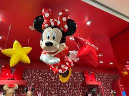 Visited BH Photo Xencelabs Kiosk yesterday. Great holiday time in NYC only  a short walk from PennStation. Go see Santa @Macys and stop by @BHPhotos  amazing showcase of products. They were offering