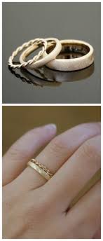 Pin By Nisa Serra On Alyans Ve Tektas Modelleri Wedding Rings Vintage Romantic Wedding Rings Mens Wedding Rings