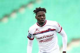 Profitez de notre emplacement pratique entre aéroport et ville point de départ pour vous rendre dans le parc des volcans, le puy de dôme et sa vue panoramique. Mohamed Bayo Dans Le Groupe De Clermont Pour Le Deplacement A Bordeaux L Equipe