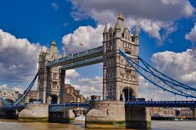 Tower bridge tower bridge is a combined bascule and suspension bridge in london built between 1886 and 1894. Tower Bridge In London Die Weltenbummler