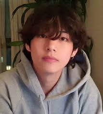 Taehyung's a nice alpha, truly, all bangtan's alphas are nice. 10 Potret Pesona V Bts Kala Kenakan Hoodie Yang Bikin Berdebar