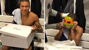 Mbappé sur la jaquette de fifa 21 ! Kylian Mbappe S Mum Fears Neymar And Dani Alves Are Teasing Her Son Over Teenage Mutant Ninja Turtles Donatello Comparison